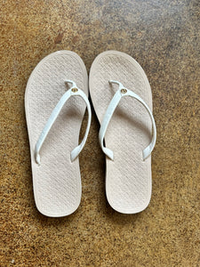Size 11 TB Flip Flops