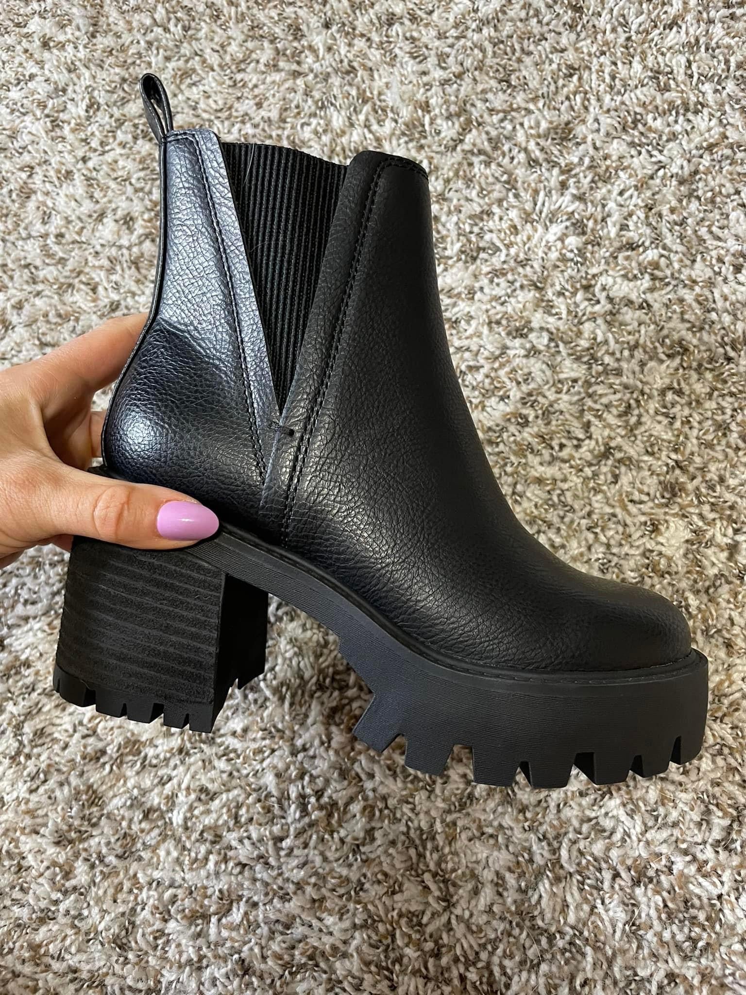 Jasper Chunky Black Boots