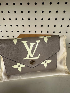 Two-Tone Tan VL Small Wallet